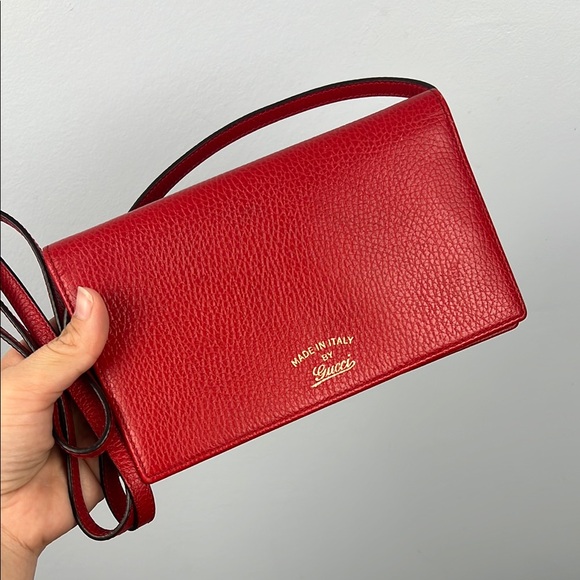 Gucci solid red dollar pebbled leather swing wallet w/ adjustable shoulder strap - Picture 1 of 17